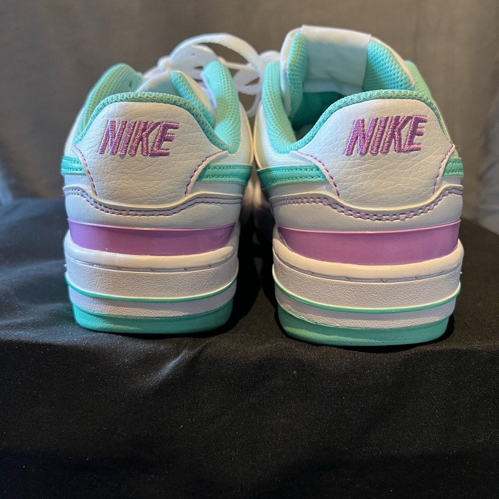 Women’s Nike Gamma Force White Emerald Rise- size7.5 - Picture 4 of 12